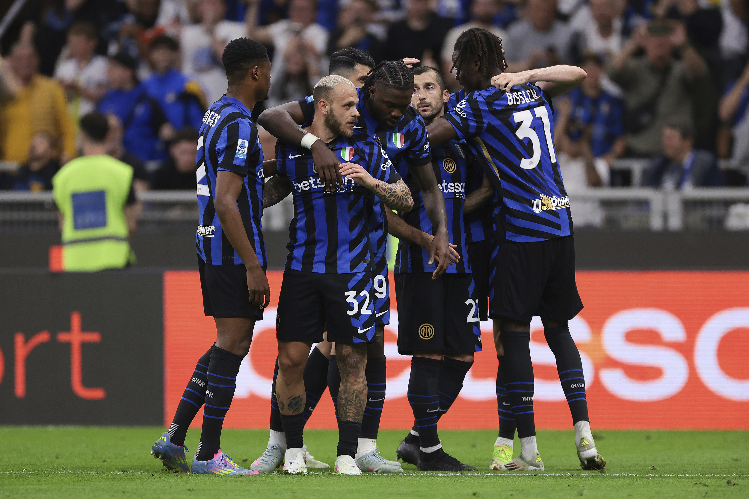 葡萄牙体育4比1曼城-爱游戏体育